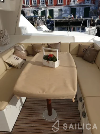 Lagoon 450  Flybridge - Yacht Charter Sailica