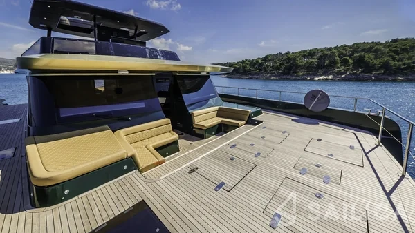 Moon Yacht 60 - Yacht Charter Sailica