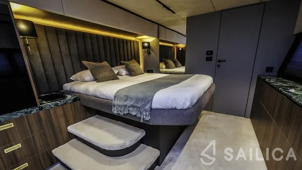 Moon Yacht 60 - Yacht Charter Sailica