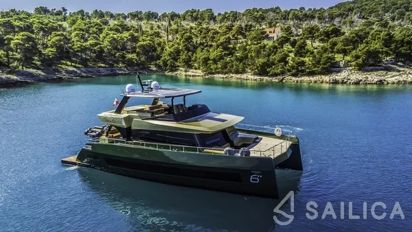 Moon Yacht 60 - Yacht Charter Sailica