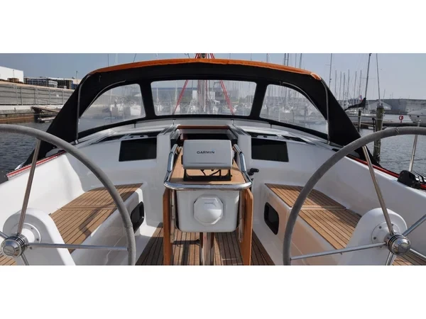 Hanse 385 - Yacht Charter Sailica