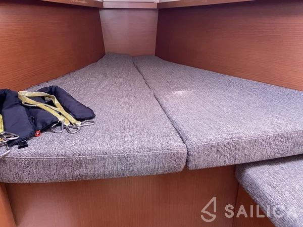 Hanse 385 - Yacht Charter Sailica