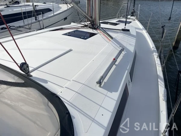Hanse 385 - Yacht Charter Sailica