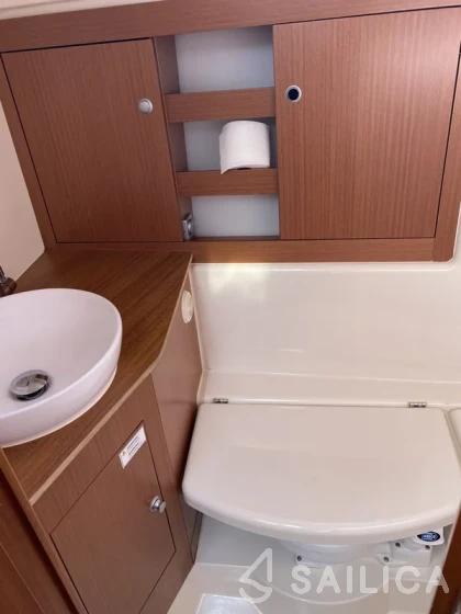 Hanse 385 - Yacht Charter Sailica