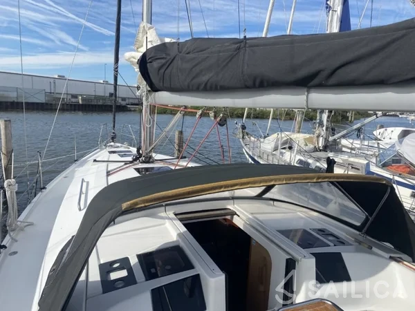 Hanse 385 - Yacht Charter Sailica