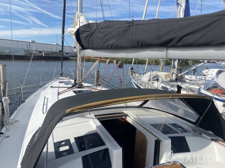 Hanse 385 - Yacht Charter Sailica
