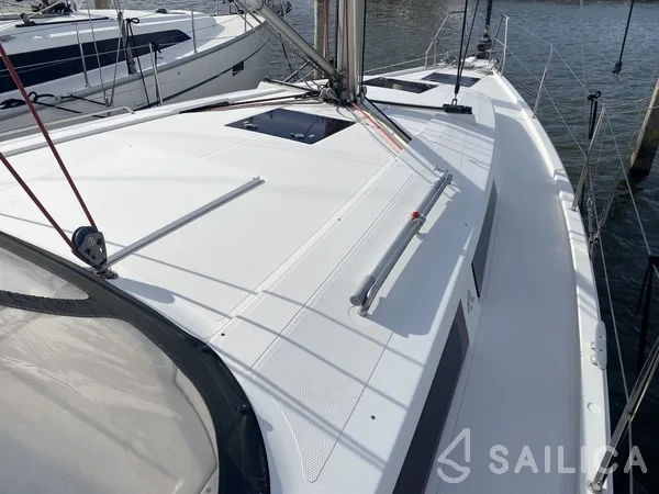 Hanse 385 - Yacht Charter Sailica