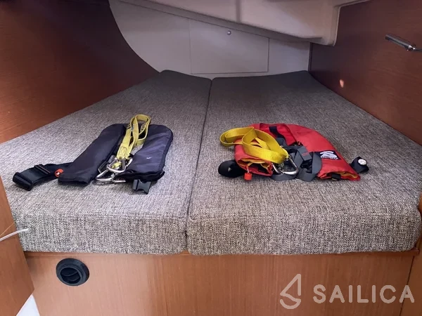 Hanse 385 - Yacht Charter Sailica
