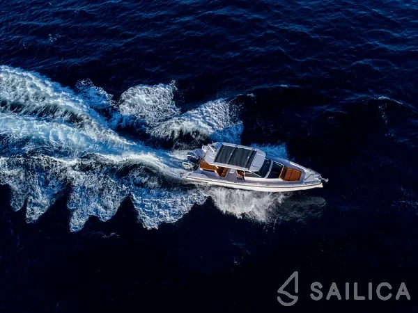 Axopar 37 - Yacht Charter Sailica