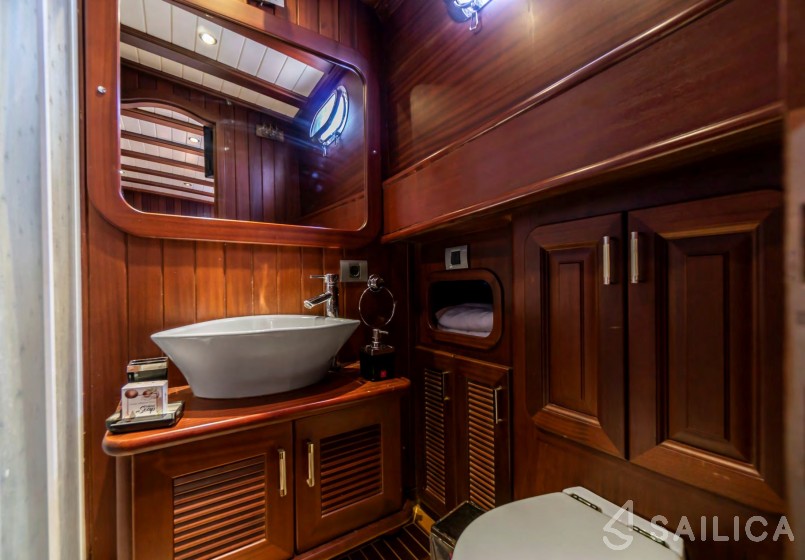 Gulet - Yacht Charter Sailica