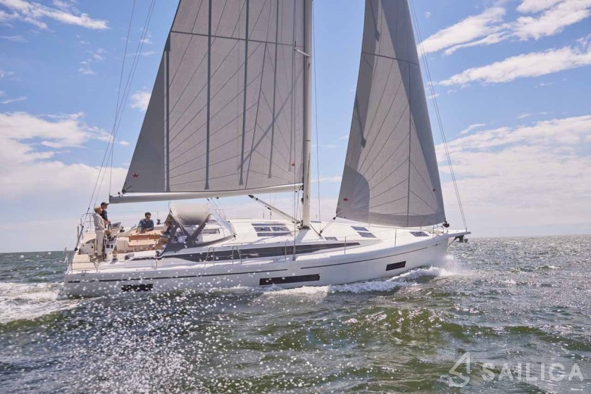 Bavaria 46 Cruiser - Yacht Charter Sailica