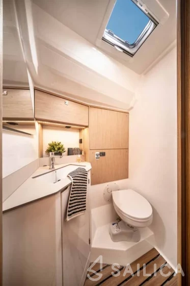 Bavaria 46 Cruiser - Yacht Charter Sailica