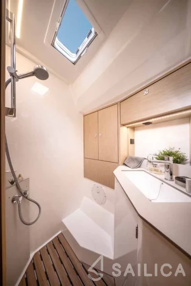 Bavaria 46 Cruiser - Yacht Charter Sailica