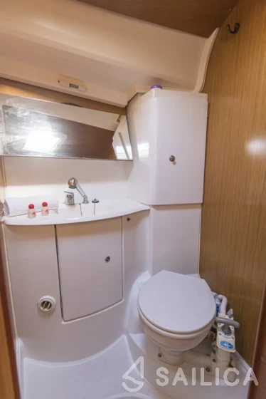 Sun Odyssey 42i - Yacht Charter Sailica
