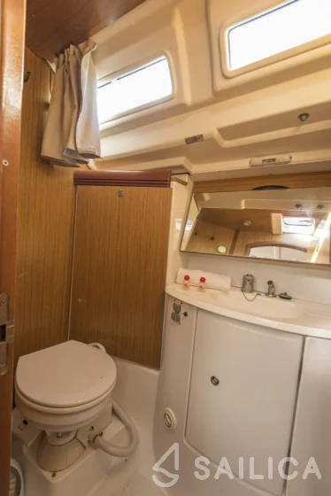 Sun Odyssey 42i - Yacht Charter Sailica