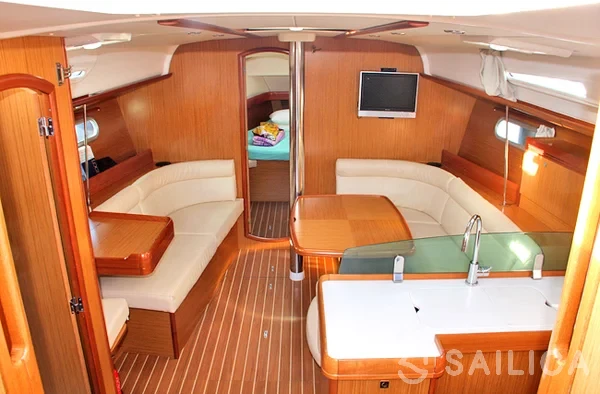 Sun Odyssey 42i - Yacht Charter Sailica