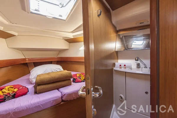Sun Odyssey 42i - Yacht Charter Sailica