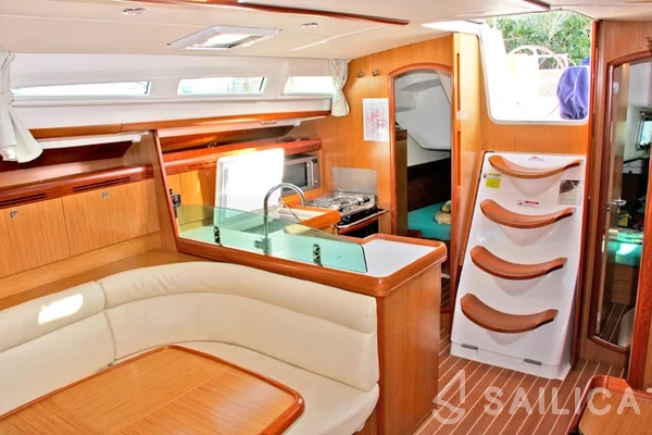 Sun Odyssey 42i - Yacht Charter Sailica