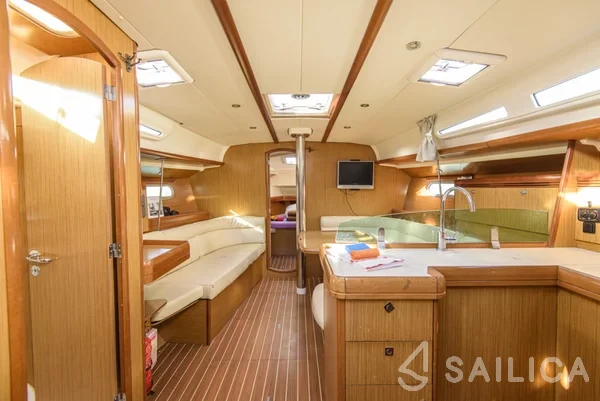 Sun Odyssey 42i - Yacht Charter Sailica