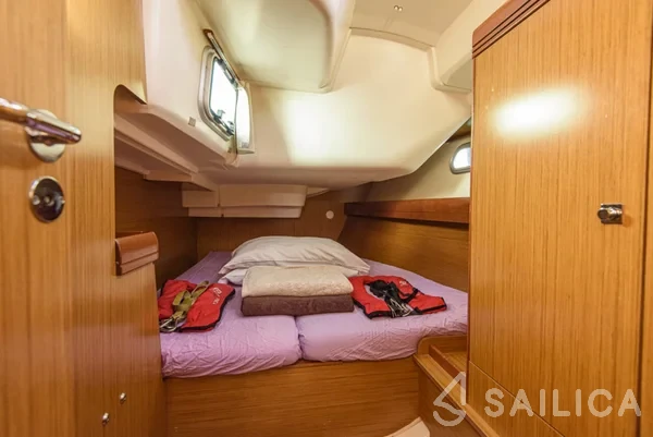 Sun Odyssey 42i - Yacht Charter Sailica