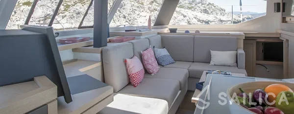 Astréa 42 - Yacht Charter Sailica