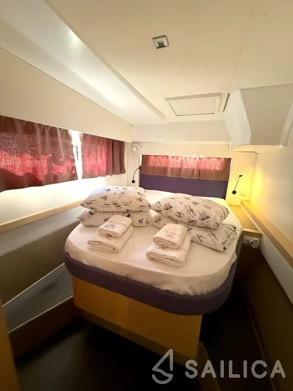 Astréa 42 - Yacht Charter Sailica