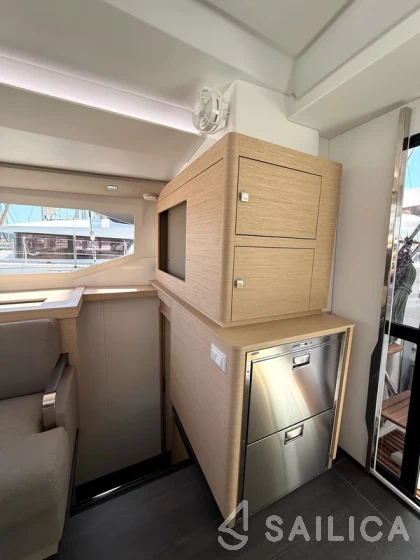 Astréa 42 - Yacht Charter Sailica