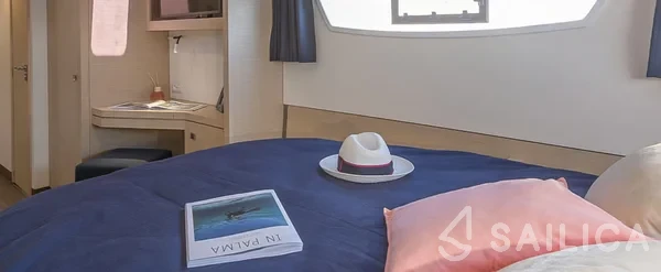 Astréa 42 - Yacht Charter Sailica