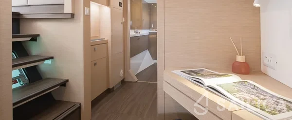 Astréa 42 - Yacht Charter Sailica