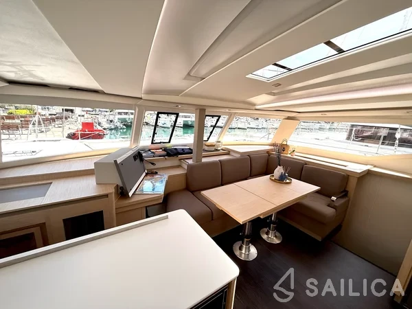 Astréa 42 - Yacht Charter Sailica