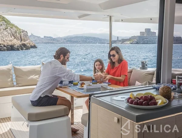 Astréa 42 - Yacht Charter Sailica