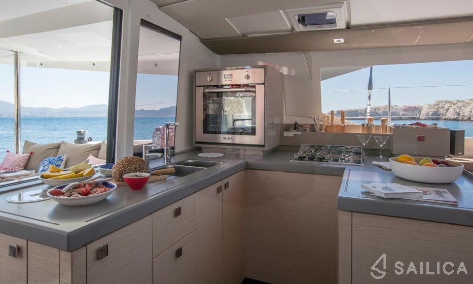 Astréa 42 - Yacht Charter Sailica