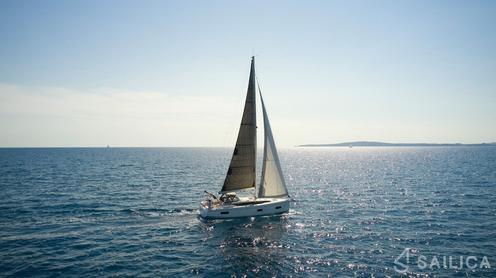 Bavaria C38 - Yacht Charter Sailica