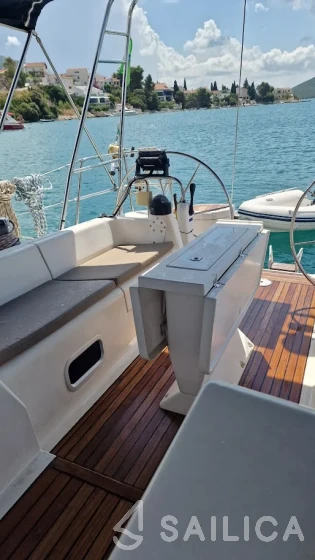 Elan 45 - Photo #12 Elan 45 - Yacht Charter Sailica