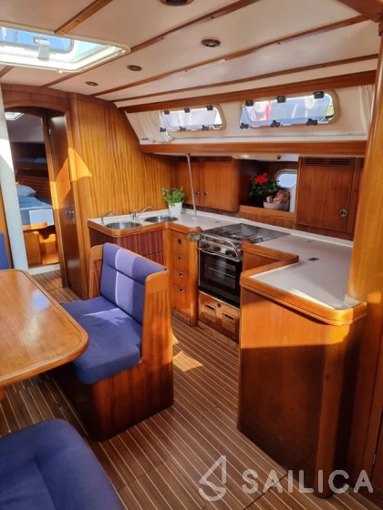 Elan 45 - Photo #16 Elan 45 - Yacht Charter Sailica