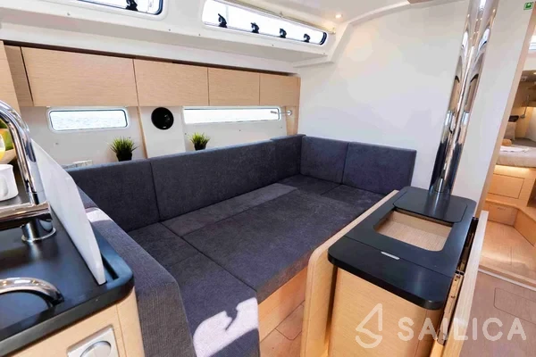 Hanse 410 - Yacht Charter Sailica
