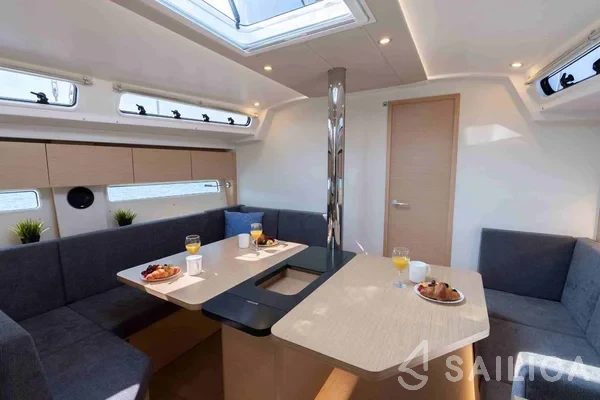 Hanse 410 - Yacht Charter Sailica
