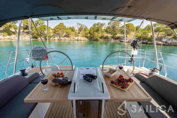 Hanse 410 - Yacht Charter Sailica