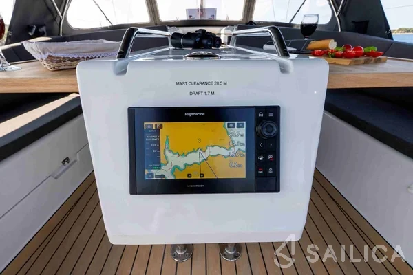 Hanse 410 - Yacht Charter Sailica