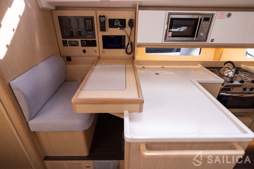 Bavaria 46 Cruiser - Yacht Charter Sailica