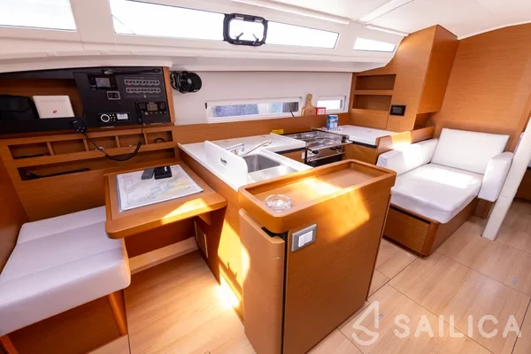 Sun Odyssey 410 - Yacht Charter Sailica