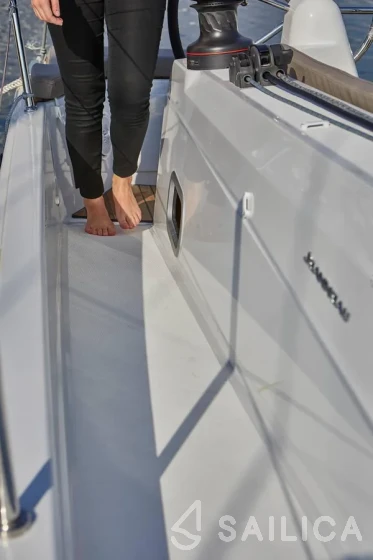 Sun Odyssey 410 - Yacht Charter Sailica