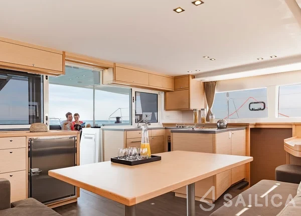 Lagoon 450 S - 4 + 2 cab. - Yacht Charter Sailica