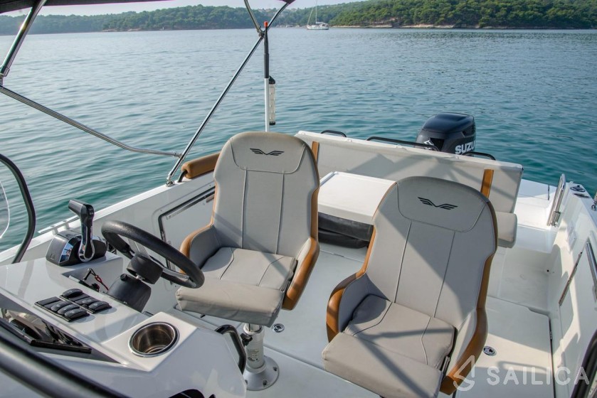 Beneteau Flyer 8 SUNdeck - Yacht Charter Sailica