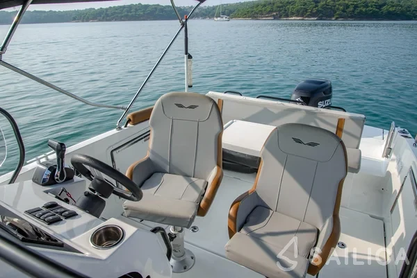 Beneteau Flyer 8 SUNdeck - Yacht Charter Sailica