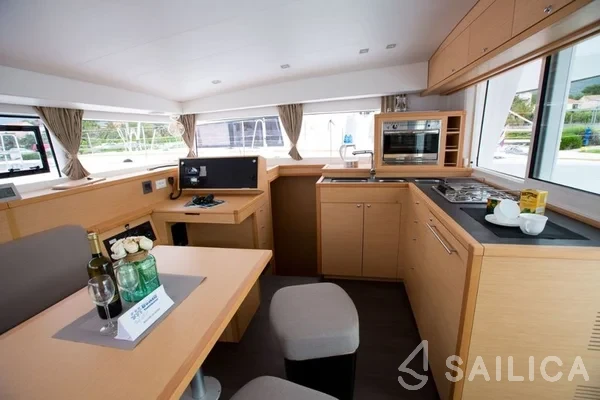 Lagoon 40 - Yacht Charter Sailica