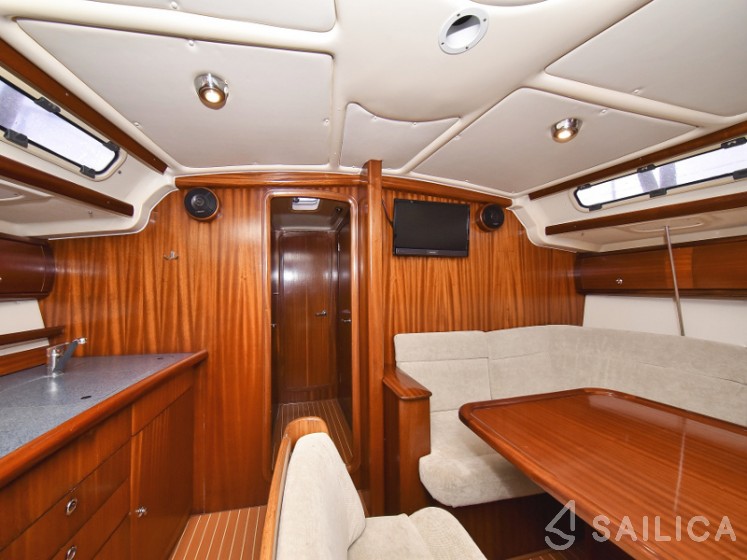Bavaria 44 - Yacht Charter Sailica