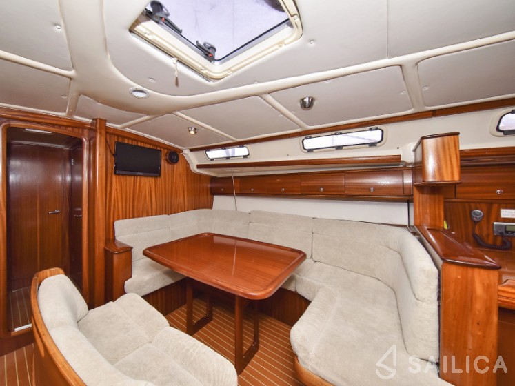 Bavaria 44 - Yacht Charter Sailica
