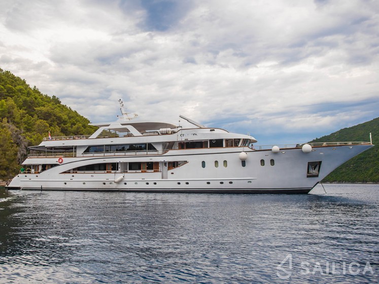 Motoryacht - Yacht Charter Sailica