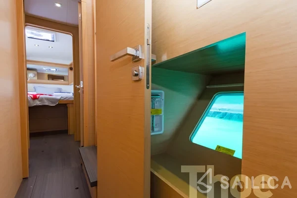 Lagoon 450  Flybridge - Yacht Charter Sailica